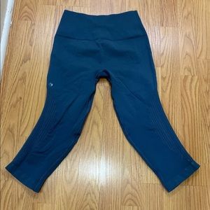 Lululemon gray/blue crops